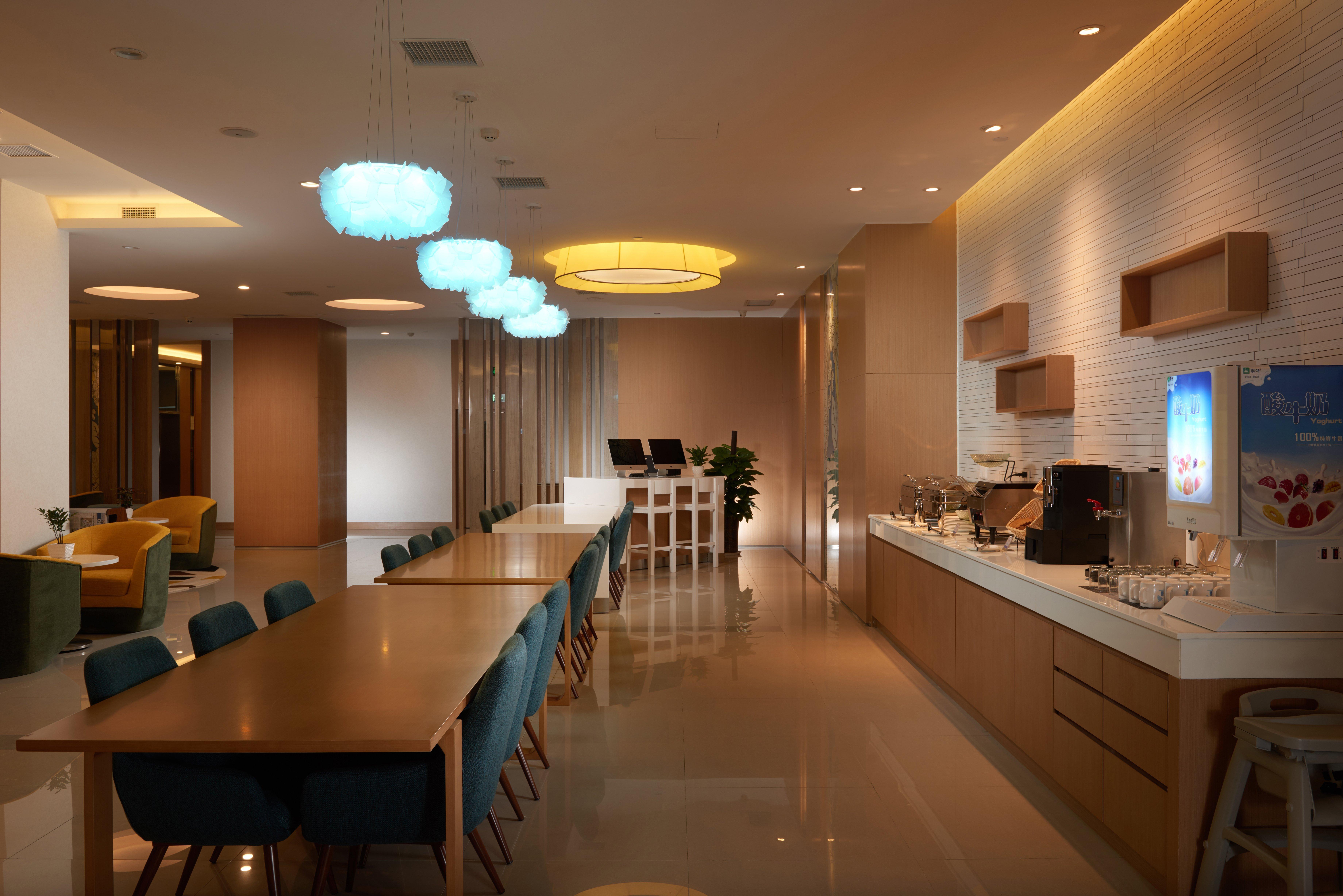 Holiday Inn Express Luoyang Yichuan By Ihg Esterno foto
