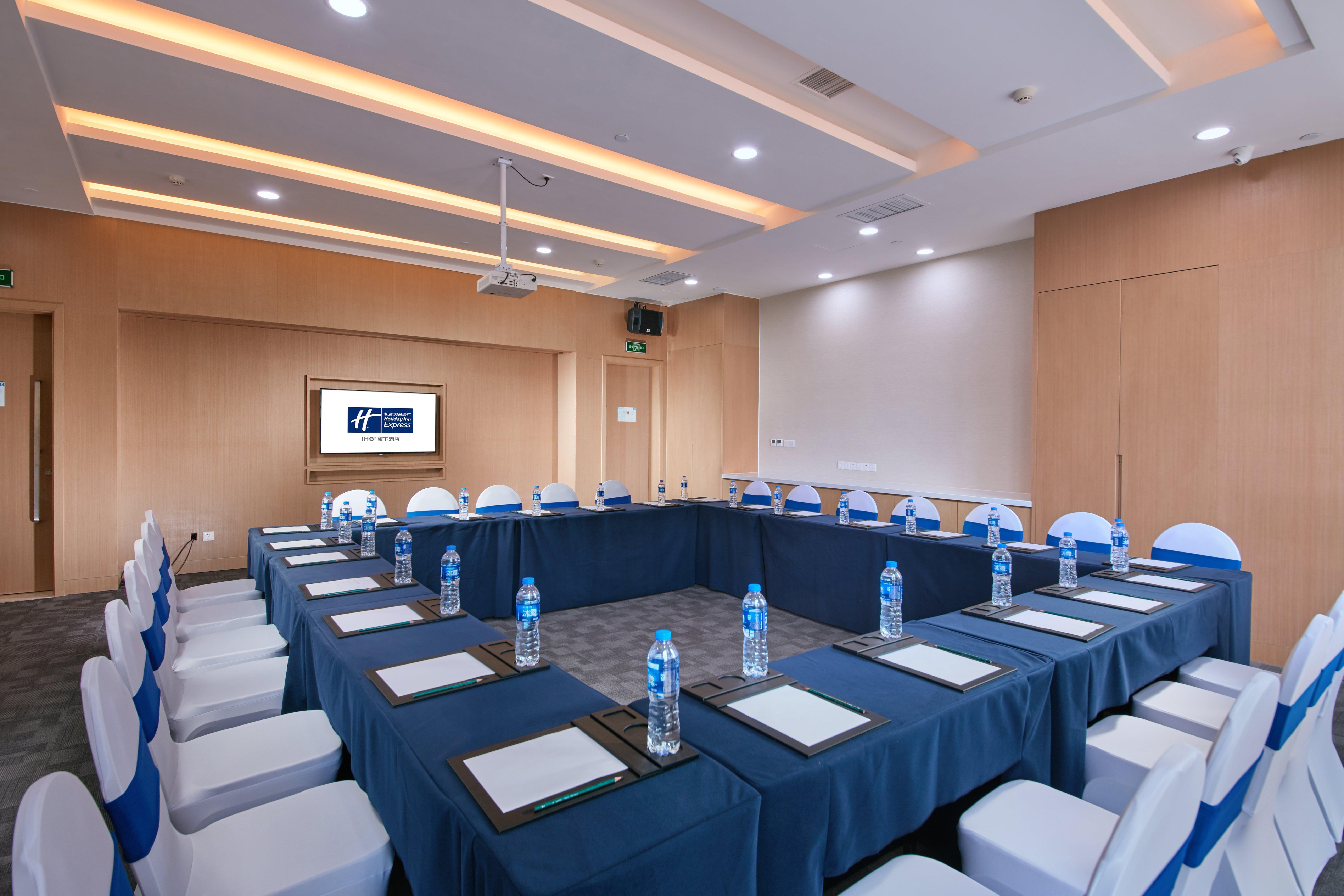 Holiday Inn Express Luoyang Yichuan By Ihg Esterno foto